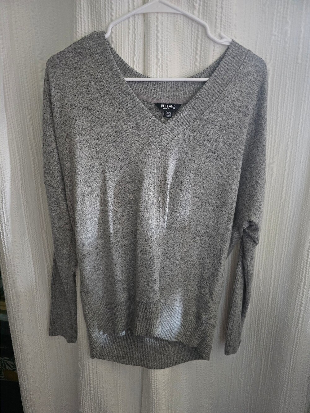 Womebs Small Buffalo David Bitton Heather Gray V-Neck Women's Sweater